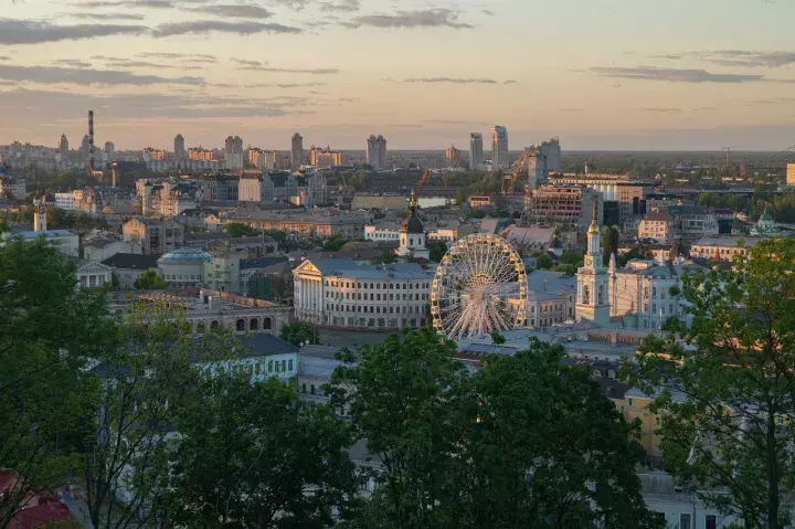 Einschränkung der konsularischen Dienste für wehrpflichtige Ukrainer im Ausland