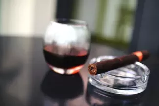 Das Finanzministerium Russlands plant Verbrauchssteuern auf Tabak und Wein zu erhöhen