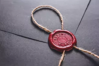 Apostille und Beglaubigung: der Unterschied und die Merkmale der Anwendung